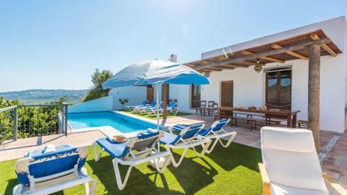 Trapiche House | Casa La Estrella Azul Vélez-Málaga by Ruralidays
