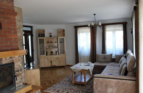 Rasnov Villa | Casa la grig