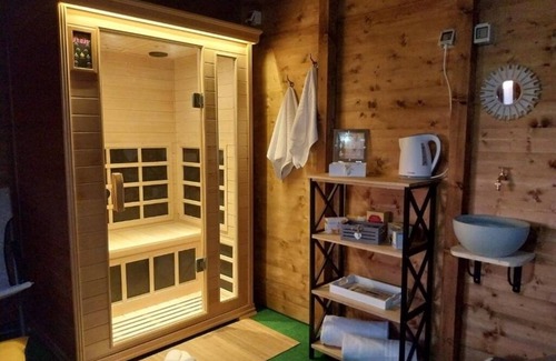 Caccamo Villa | Casa Lachesi: Double Room Jacuzzi, Sauna and seasonal pool