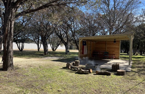 Clifton RV Rental | CASA LAGUNA - RV LOT ONLY 3 BLOCKS TO LAKE WHITNEY