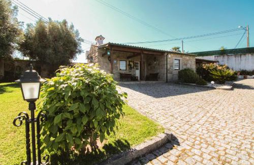 Cardielos House | Casa Largo do Porto - Country House with Swimming Pool