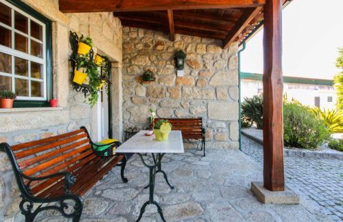 Cardielos House | Casa Largo do Porto - Country House with Swimming Pool