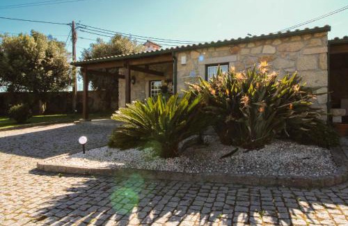 Cardielos House | Casa Largo do Porto - Country House with Swimming Pool