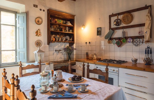 Rigomagno House | Casa Lauretta with garden on medieval walls