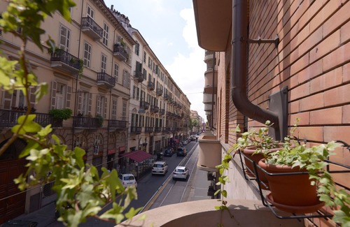 Vanchiglia Apartment | Casa Lescano - central and striking apartment in a historic house.