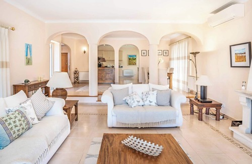 Estombar Villa | Casa Limoeiro - Three Bedroom Villa, Sleeps 6