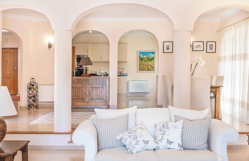 Estombar Villa | Casa Limoeiro - Three Bedroom Villa, Sleeps 6