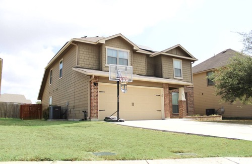 West San Antonio House | “Casa Linda” S.A -BMT Families-Seaworld-Six flags-family trip-River Walk.