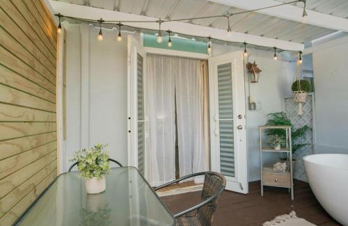 Puntas Apartment | Casa Loba Suite 1 with an outdoor tub