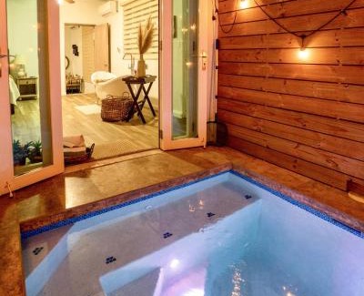 Puntas Apartment | Casa Loba Suite 3 with private pool and tub