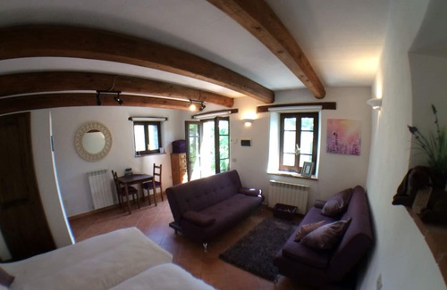 Panicale Apartment | CASA LORENZO ~ LAVANDA. Stunning peaceful farmhouse studio with pool. 2~4 people
