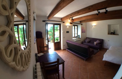 Panicale Apartment | CASA LORENZO ~ LAVANDA. Stunning peaceful farmhouse studio with pool. 2~4 people