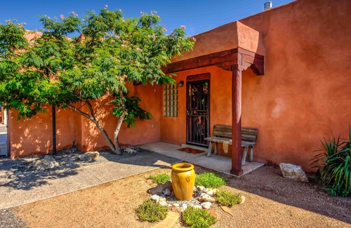 Los Griegos House | Casa Los Griegos near Old Town, Bosque, Los Poblanos and Los Ranchos