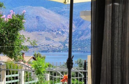 Agios Dimitrios Apartment | Casa Luminosa Guesthouse