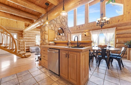 Val-des-Monts Ski Chalet | Casa Madera - 11 Acres/SPA/Close to Lac McGregor