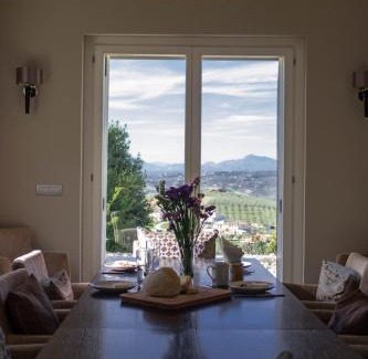 Citta Sant'Angelo Villa | Casa Maiella by Rentbeat