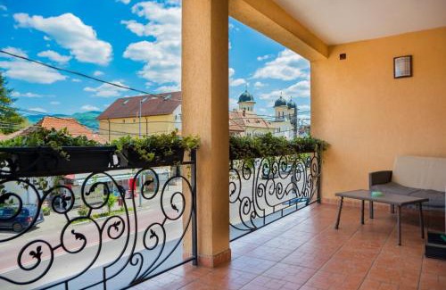 Calimanesti House | Casa Majestic