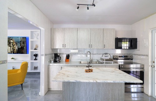 Sabana Abajo House | Casa Mar Y Sol - Vistamar, PR – 4 Minutes From Airport and 8 minutes to Beaches