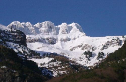 Canfranc-Estacion House | Casa Marieta