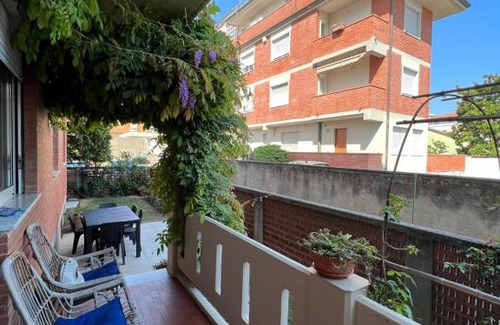 Marina di Carrara Apartment | Casa Marina Giardino delle Rose