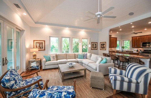 Anna Maria House | Casa Mariposa – AMI Luxury Retreat Steps to Beach & Pine Ave w/Pool & Spa