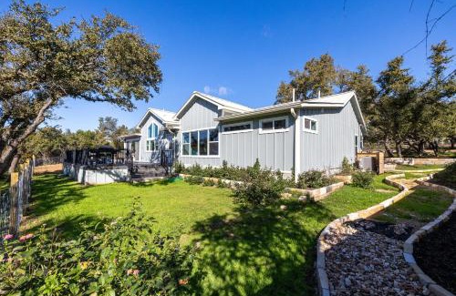 Dripping Springs House | Casa Mariposa Newly Renovated Firepit*Fireplace*Great Deck*Pets Welcome!