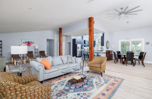 Dripping Springs House | Casa Mariposa Newly Renovated Firepit*Fireplace*Great Deck*Pets Welcome!