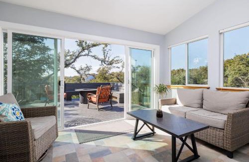 Dripping Springs House | Casa Mariposa Newly Renovated Firepit*Fireplace*Great Deck*Pets Welcome!