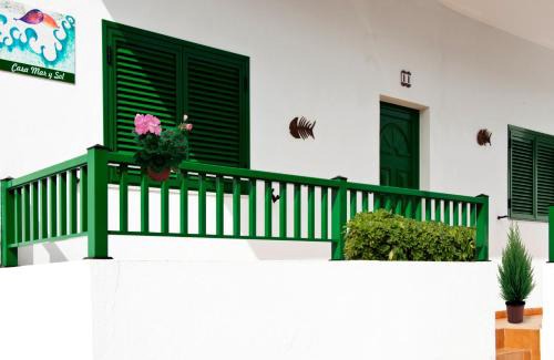 Tamaduste House | Casa MarySol Tamaduste 12m from the Sea, Terrace & BBQ