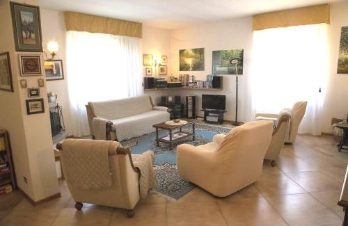 Montelaguardia House | Casa Mia -Per Sentirti a Casa Tua - Giardino, Parcheggio e Jacuzzi