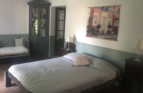 Sant Jordi Desvalls House | Casa Migdia: a large house with character, near Girona