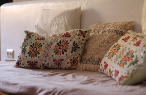 Sant Jordi Desvalls House | Casa Migdia: a large house with character, near Girona