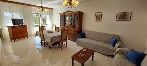 Avenza House | Casa Mirna