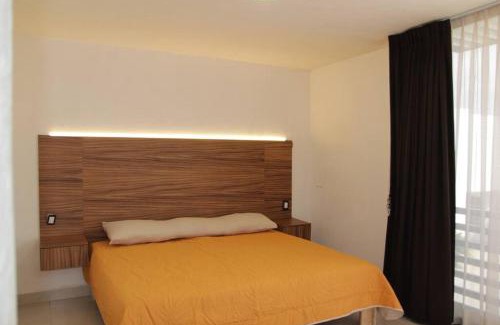 Leon House | Casa moderna con terraza privada