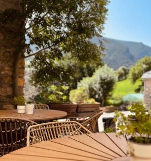 Montanuy House | Casa Moline Apartamentos Rurales