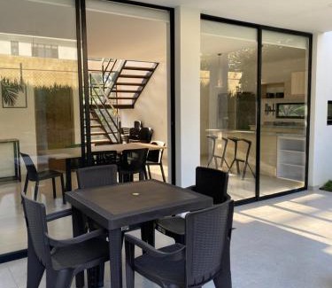 La Mesa House | CASA MONTEBELLO CON PISCINA PRIVADA EN LA MESA