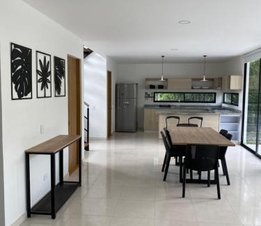 La Mesa House | CASA MONTEBELLO CON PISCINA PRIVADA EN LA MESA