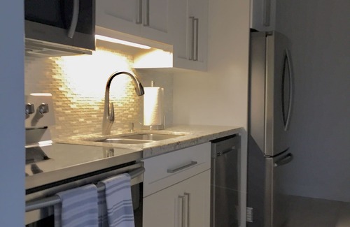 Key Colony Beach House | CASA NAUTICA @ KEY COLONY 37.5 FT PRIVATE DOCKAGE CABANA CLUB WITH BEACH & POOL