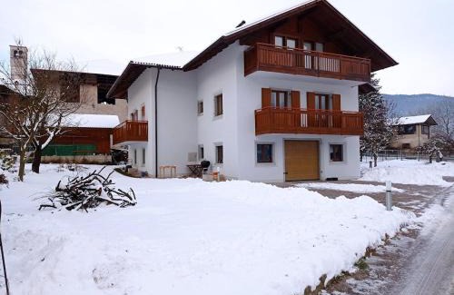 Comano Terme Apartment | Casa nel verde
