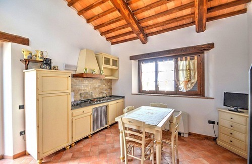 Montefiascone House | Casa Nocetta A: A characteristic and welcoming age-old farm house surrounded by the greenery, with Free WI-FI.