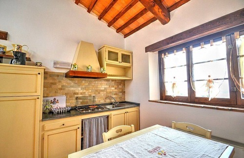 Montefiascone House | Casa Nocetta A: A characteristic and welcoming age-old farm house surrounded by the greenery, with Free WI-FI.
