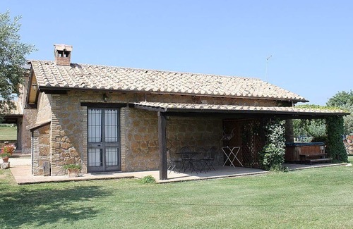 Tarano House | Casa Norberto A, fully refundable with voucher*: A graceful apartment surrounded by meadows and by green hills.