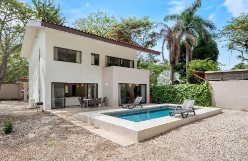 Playa Grande House | Casa Oasis Beach Villa with Pool, Playa Grande
