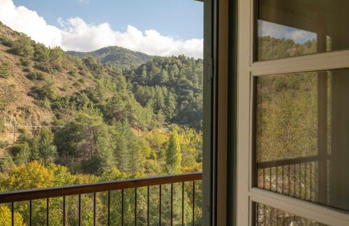 Treis Elies House | Casa Oliva Guesthouse