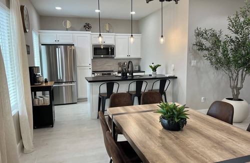 Edinburg House | Casa Olivo: Feel Right at Home