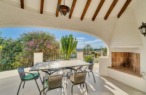 La Sabatera Villa | Casa Orense -by Aldertons