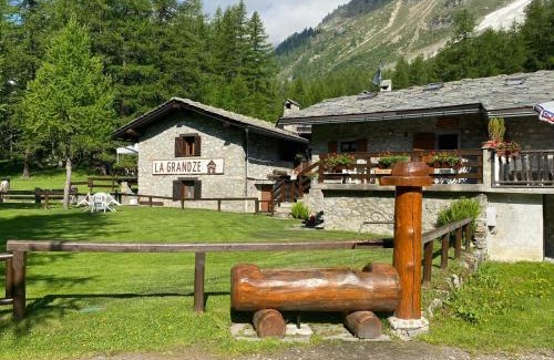 Courmayeur Ski Chalet | Casa Ornella - Baita Pra Sec