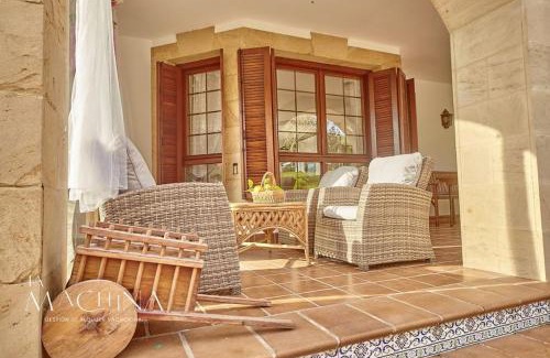 Mogro Villa | Casa Otañes. En la playa, con piscina privada.