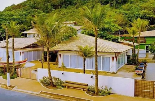Tombo House | Casa pé na areia da Praia do Tombo, no Guarujá/SP