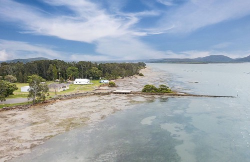 Swan Bay House | Casa Pacifica - A trip to Spain, 2 Hours From Sydney. Luxury Waterfront Villa, Escape, Relax, Reset.